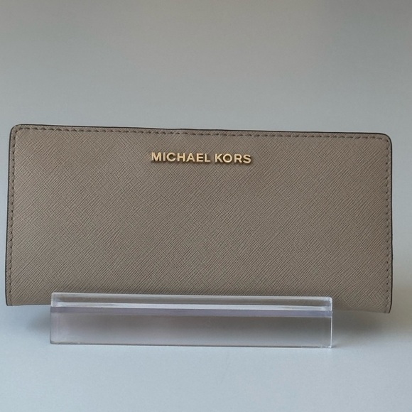 Michael Kors Jet Set Travel Beige Wallet with Gold Logo NWT - Picture 1 of 8